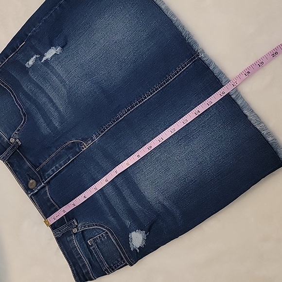 NY&Co Jean skirt, distressed, stretchy - Picture 5 of 5